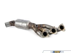 Magnaflow Direct-Fit Catalytic Converter - Rear -Auto Parts 1095757 x800